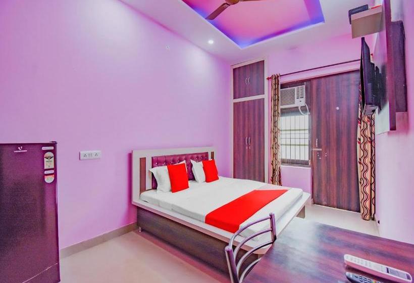 فندق Oyo 77497 White House