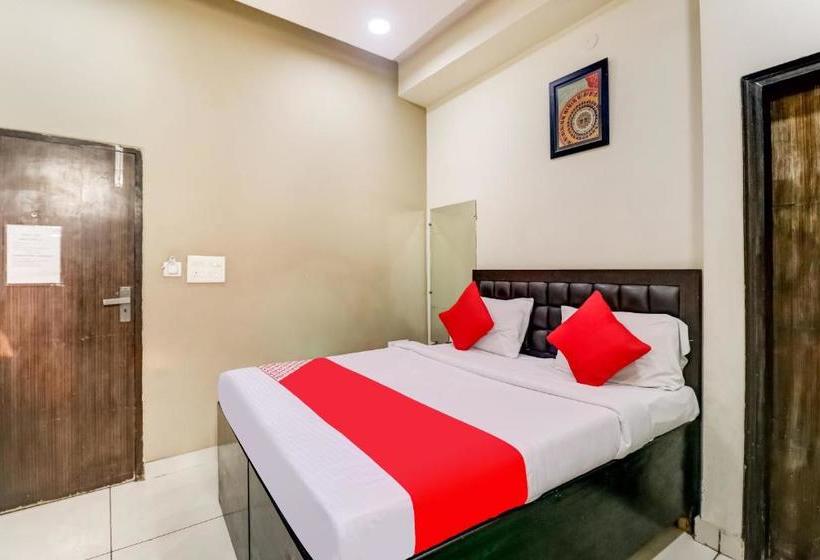 호텔 Oyo 77865  555