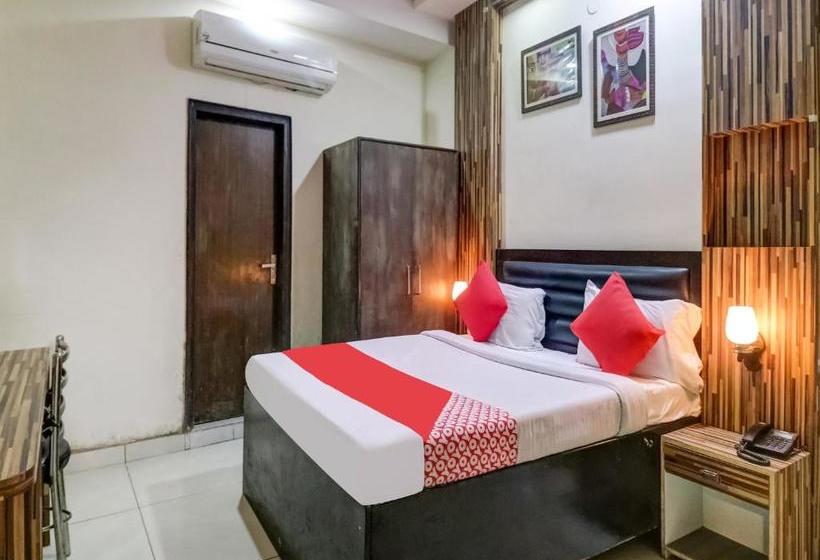 호텔 Oyo 77865  555