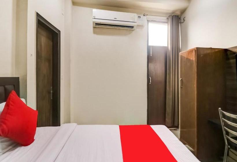 호텔 Oyo 77865  555