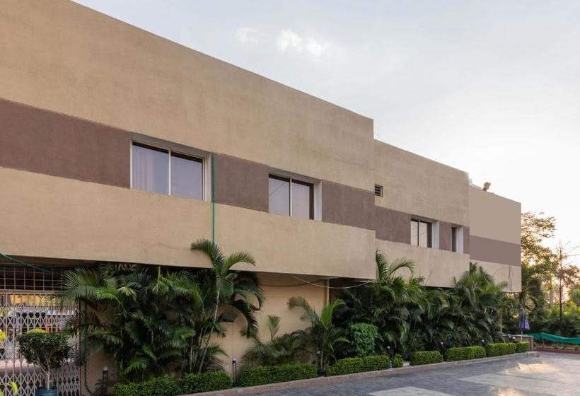 בית מלון כפרי Oyo 78103 Flagship Grand Nest Inn