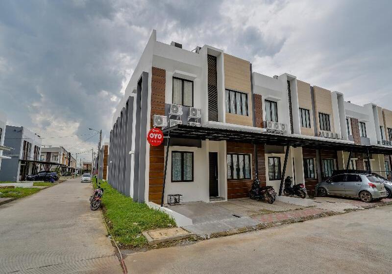 Отель Oyo 90211 Isidji Inn