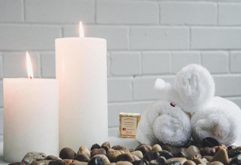 호텔 Oyo Collection O 78295 Day 2 Day