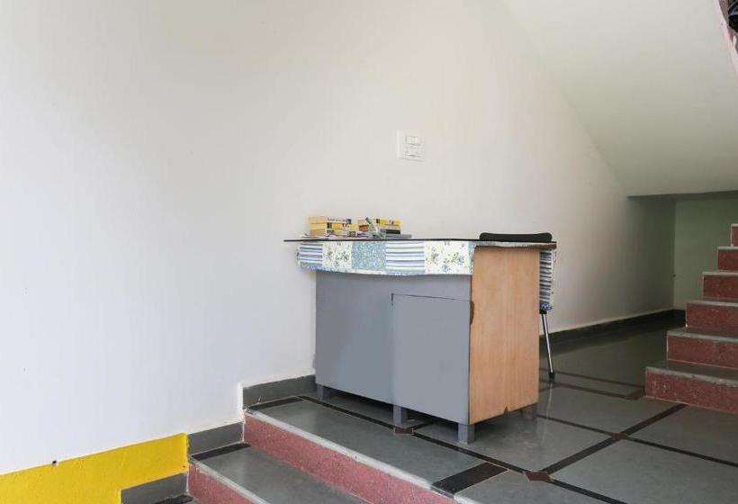 호텔 Spot On 48430  Lavish