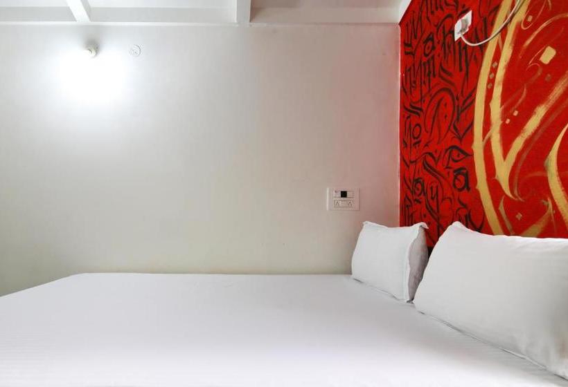 호텔 Spot On 48430  Lavish