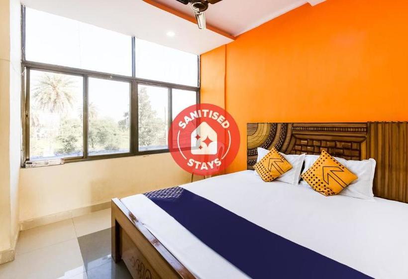 호텔 Spot On 77823  Daksh