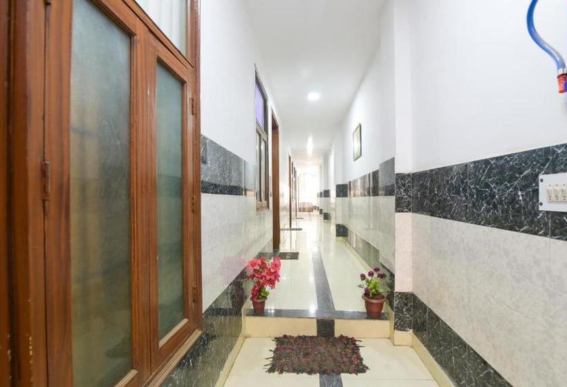 Отель Spot On 77843 Janak Inn