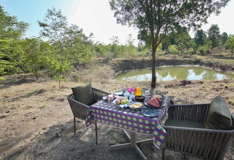 בית מלון כפרי Tadoba Jungle Camp