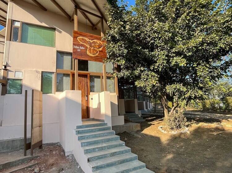 בית מלון כפרי Tadoba Jungle Camp