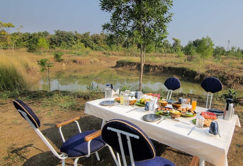 בית מלון כפרי Tadoba Jungle Camp