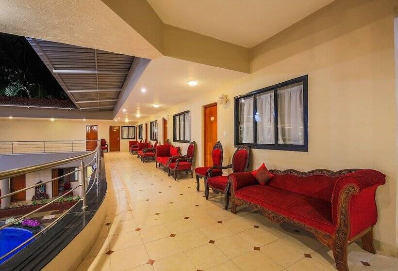 בית מלון כפרי The Center Court Resort & Spa