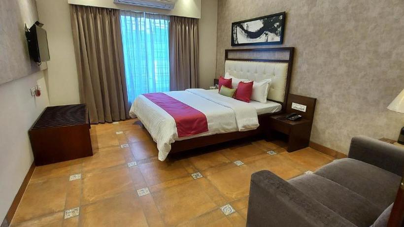 هتل The Palm Aryan  A Boutique