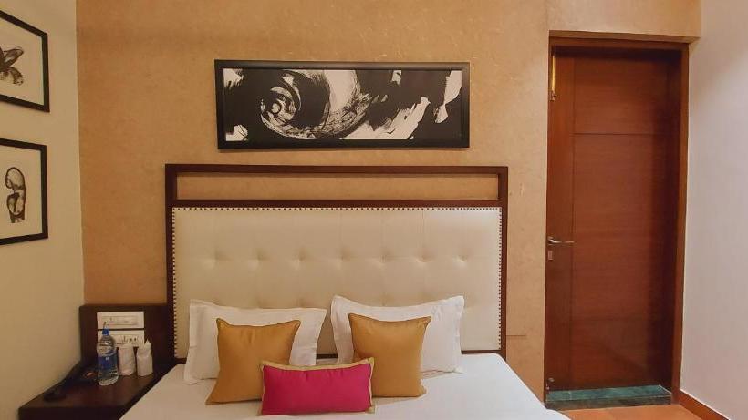 هتل The Palm Aryan  A Boutique