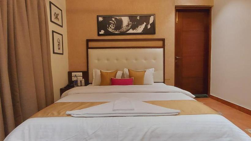 هتل The Palm Aryan  A Boutique