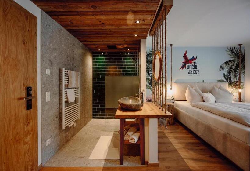 Отель Uncle Jacks