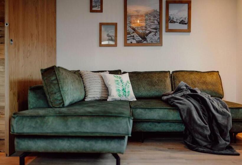 Отель Uncle Jacks