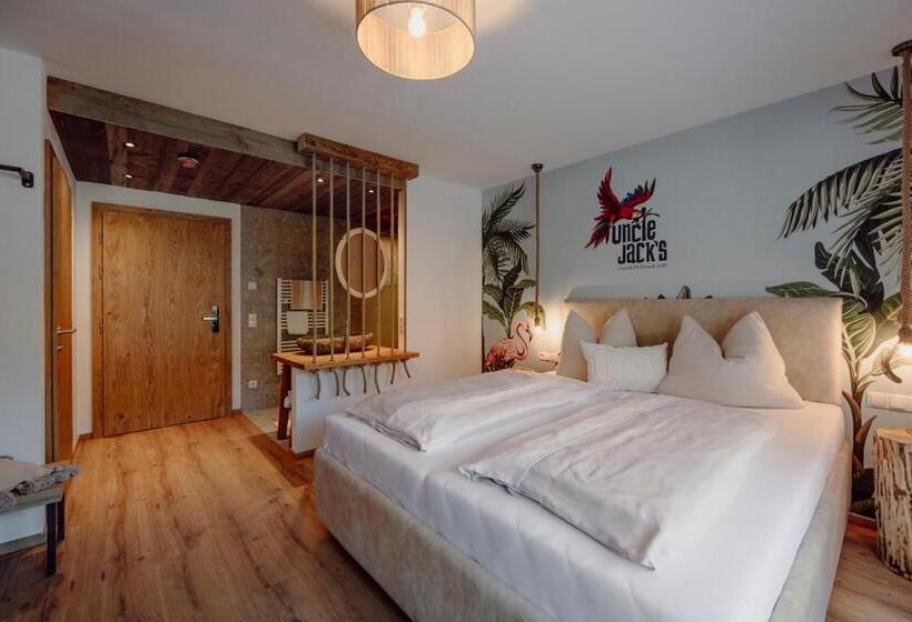 Отель Uncle Jacks
