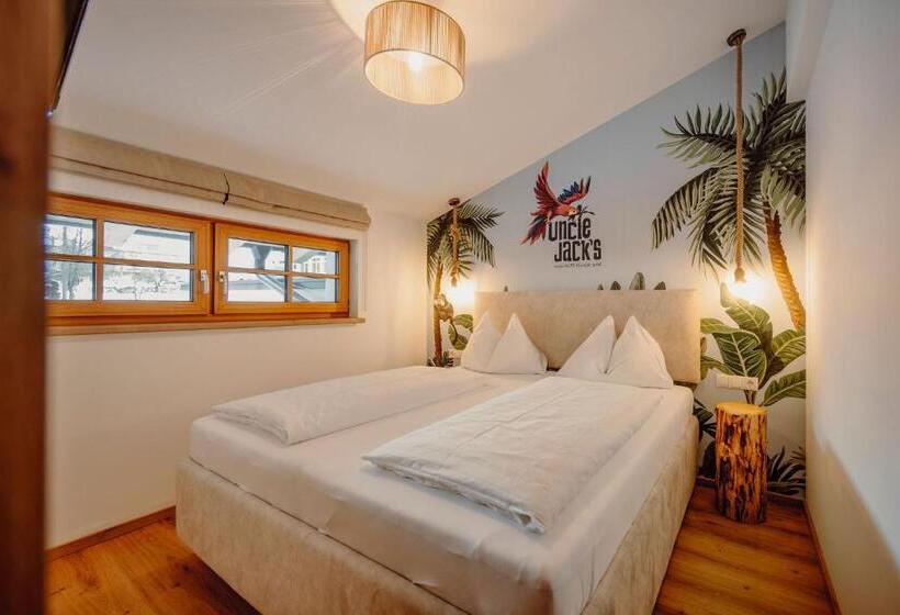 Отель Uncle Jacks
