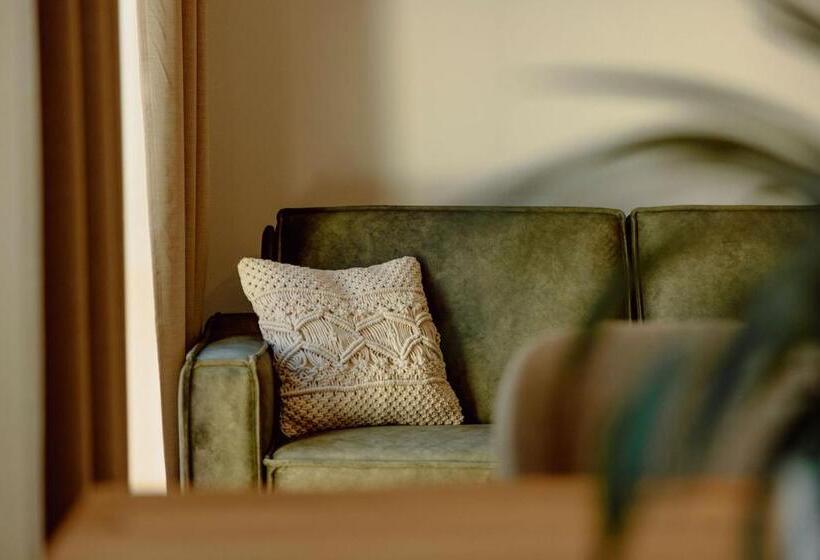 Отель Uncle Jacks