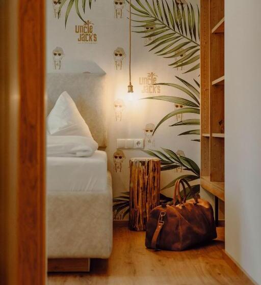 Отель Uncle Jacks