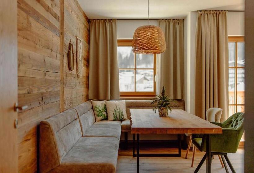 Отель Uncle Jacks