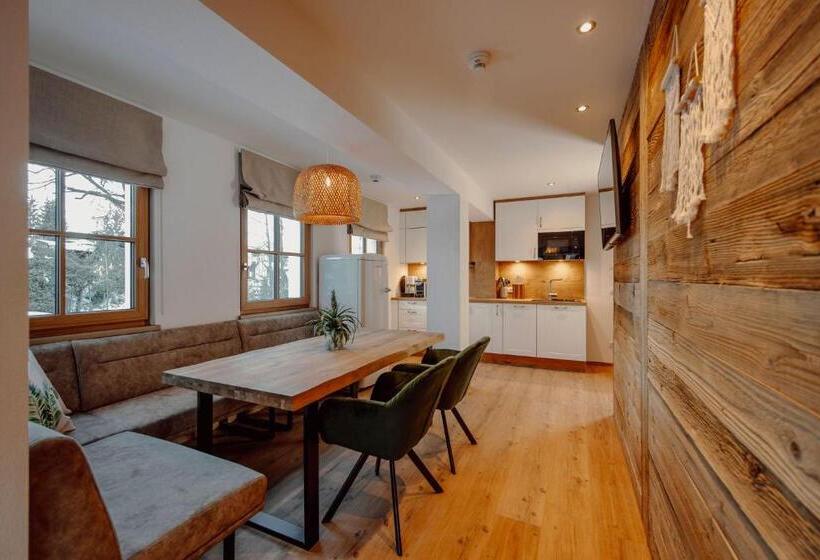 Отель Uncle Jacks