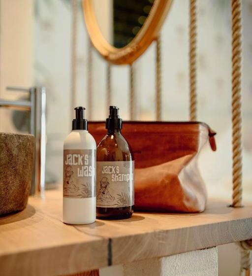 Отель Uncle Jacks