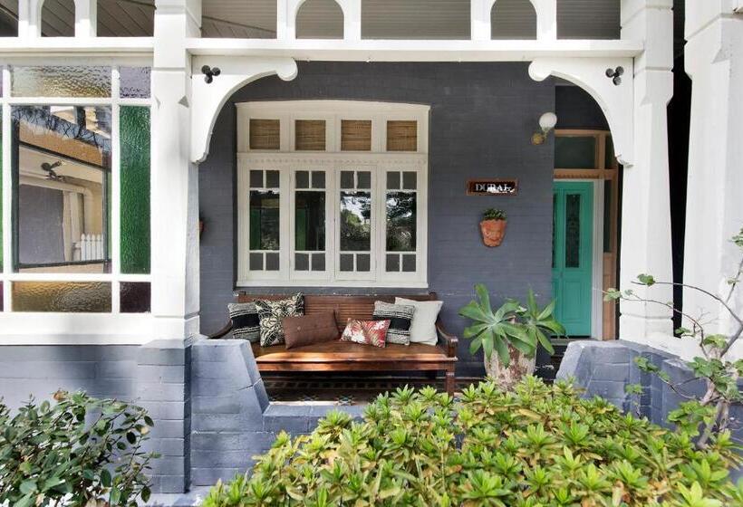 Manly Waves Studios & Apartments