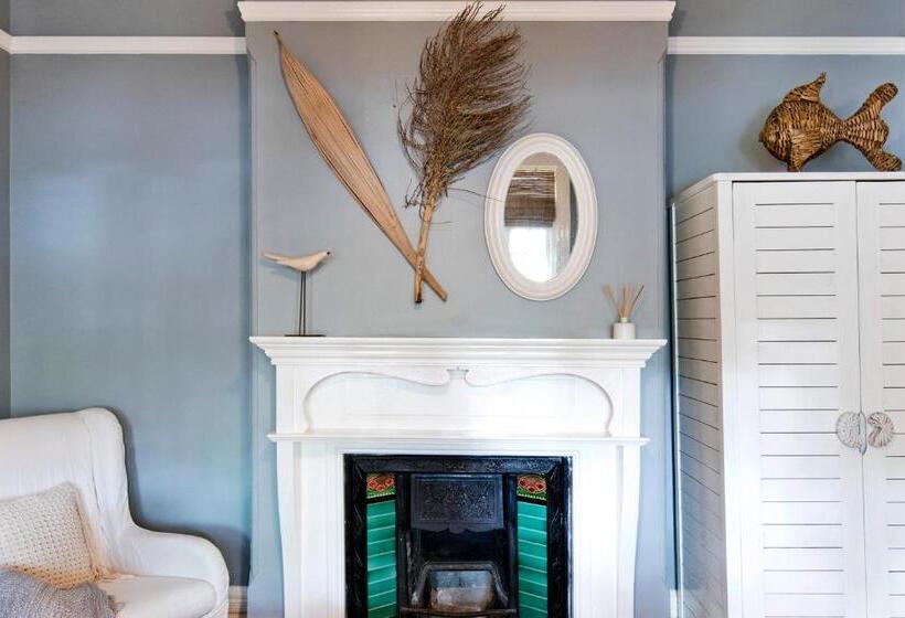 Manly Waves Studios & Apartments