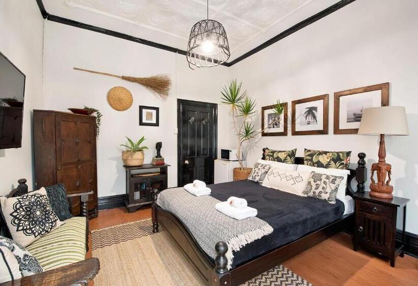 Manly Waves Studios & Apartments