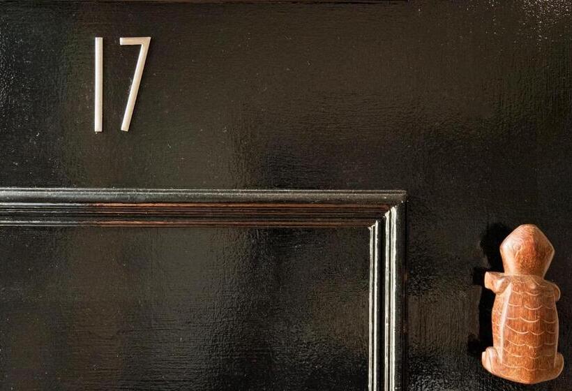 Manly Waves Studios & Apartments