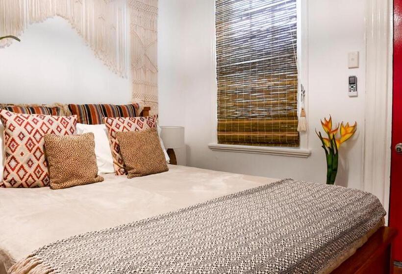 Manly Waves Studios & Apartments