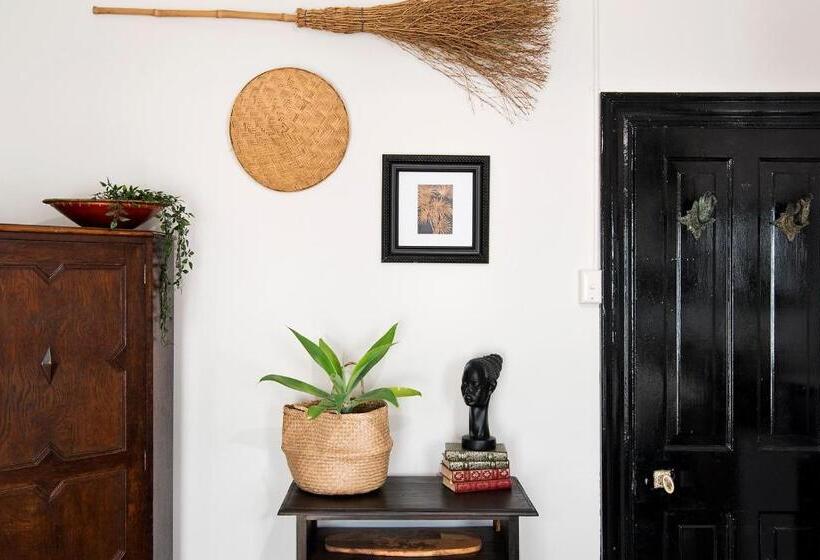 Manly Waves Studios & Apartments