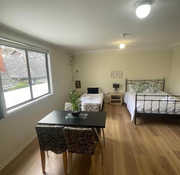 Manly Waves Studios & Apartments