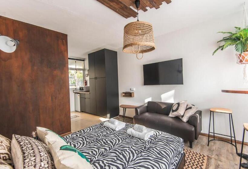 Manly Waves Studios & Apartments