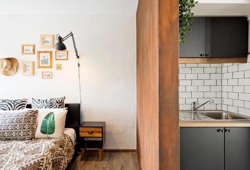 Manly Waves Studios & Apartments