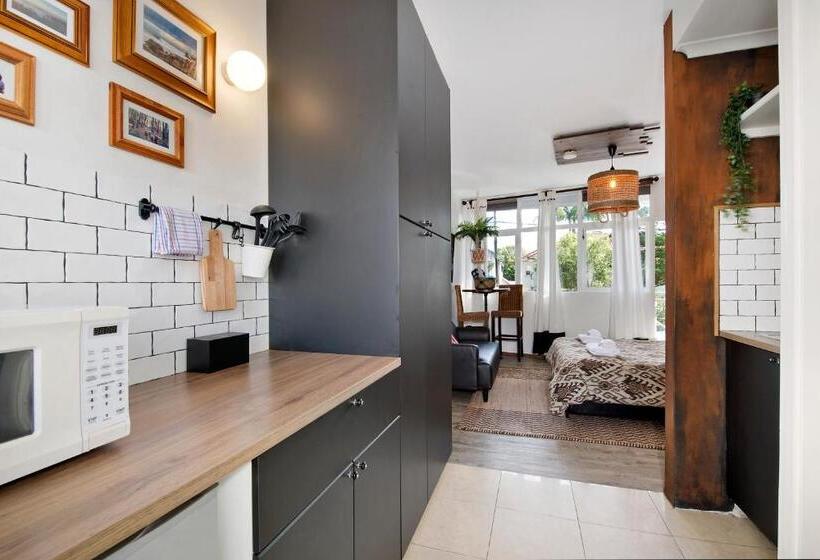 Manly Waves Studios & Apartments