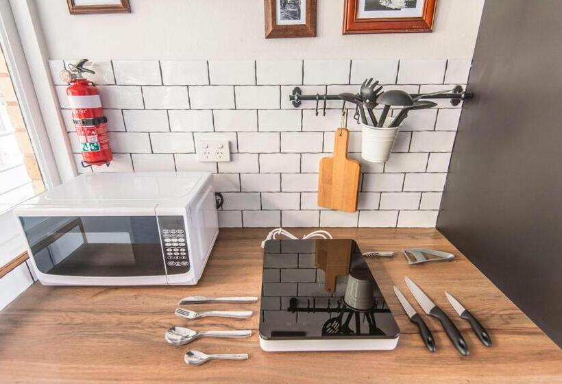 Manly Waves Studios & Apartments