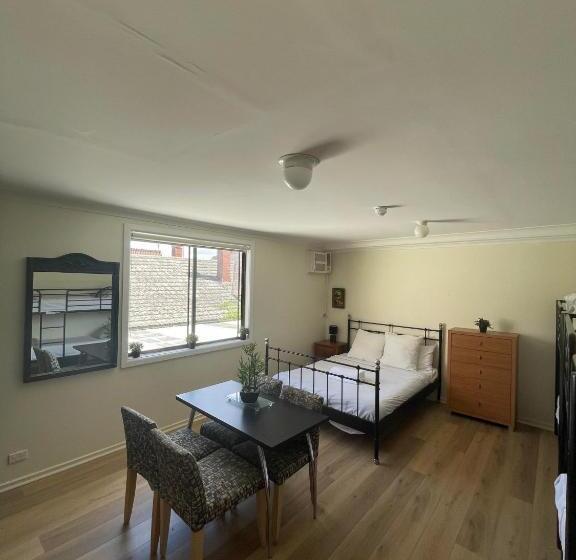 Manly Waves Studios & Apartments