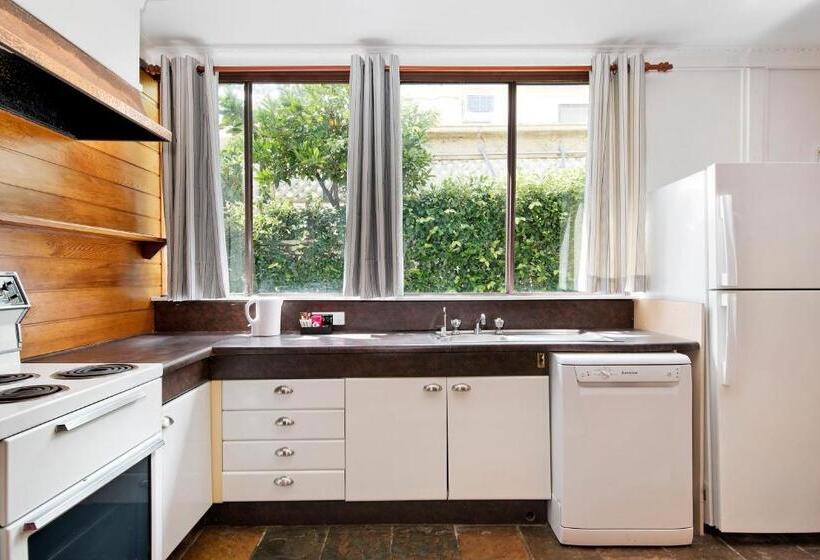 Manly Waves Studios & Apartments