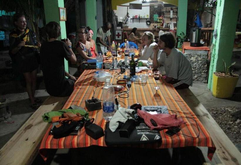 Пансион Homeland Swahili Lodge Nungwi Backpacker Apartments Budget