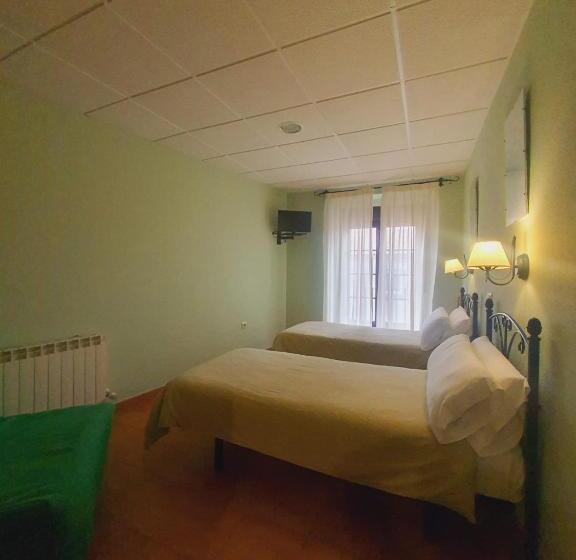 پانسیون Hostal La Cigueña