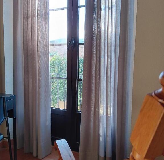 پانسیون Hostal La Cigueña