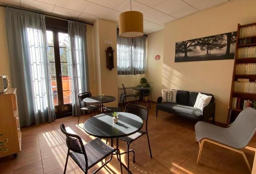 پانسیون Hostal La Cigueña