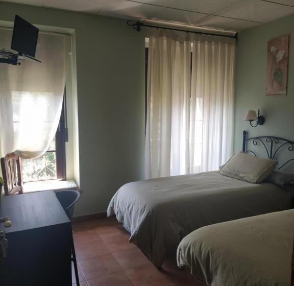 پانسیون Hostal La Cigueña