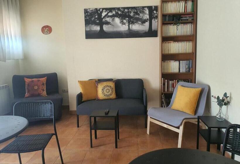 پانسیون Hostal La Cigueña