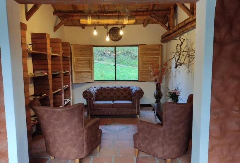 بنسيون La Casona Del Retiro