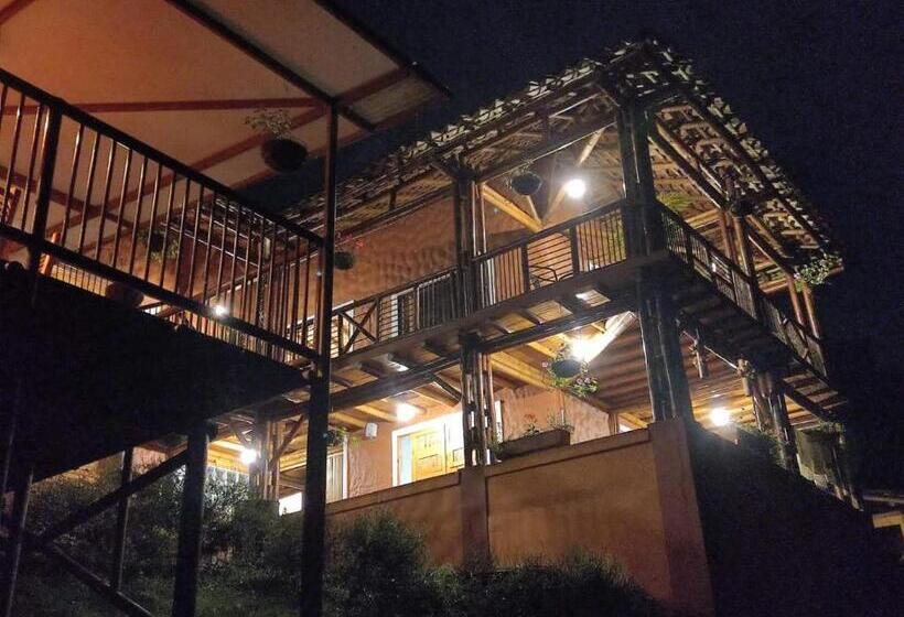 بنسيون La Casona Del Retiro