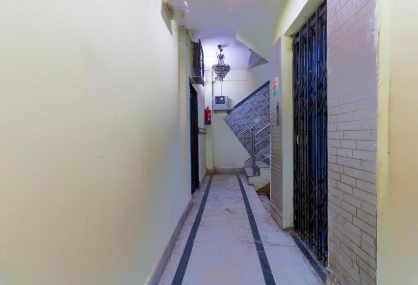 پانسیون Oyo Home 78050 Cozy Studio College Square