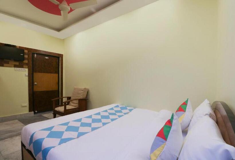 پانسیون Oyo Home 78050 Cozy Studio College Square